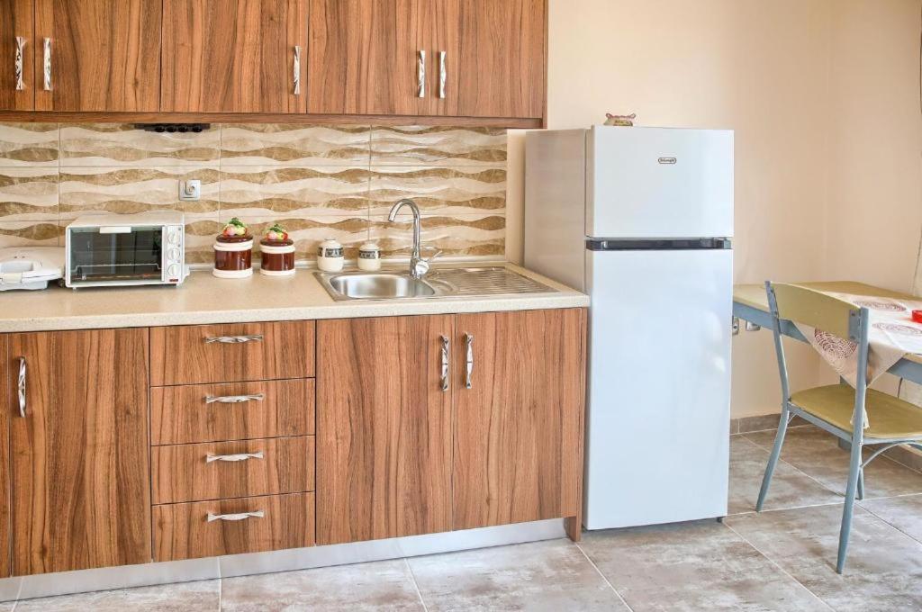 Despinas Seafront Apartments,شاراكي المظهر الخارجي الصورة