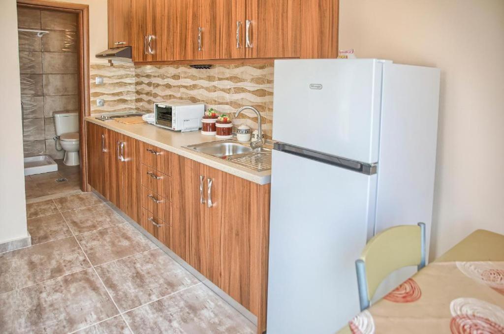 Despinas Seafront Apartments,شاراكي المظهر الخارجي الصورة