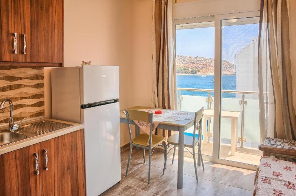 Despinas Seafront Apartments,شاراكي المظهر الخارجي الصورة